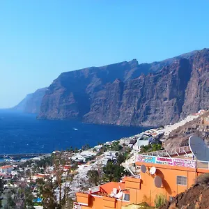 Con Vista Gigantes Puerto de Santiago (Tenerife)